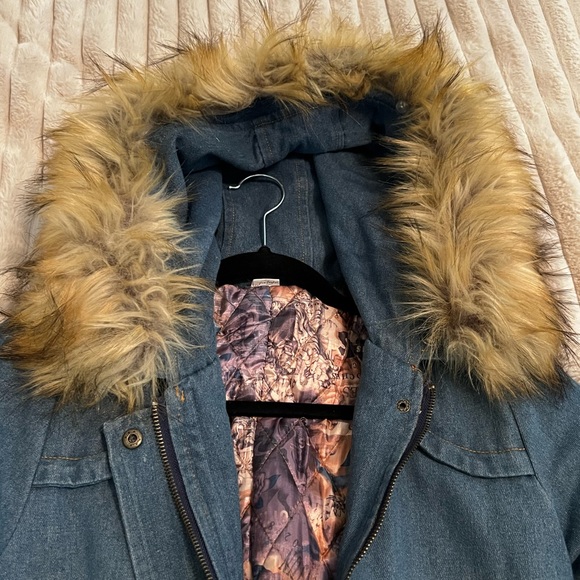 Very Warm Jean Coat with Quilted Lining & Detachable Faux Fur Hood! - Picture 3 of 10
